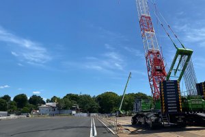 200tのクローラクレーンをリースいたします